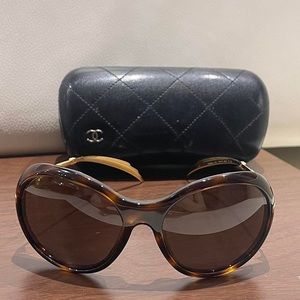 Authentic Chanel vintage tortoise sunglasses with gold rim